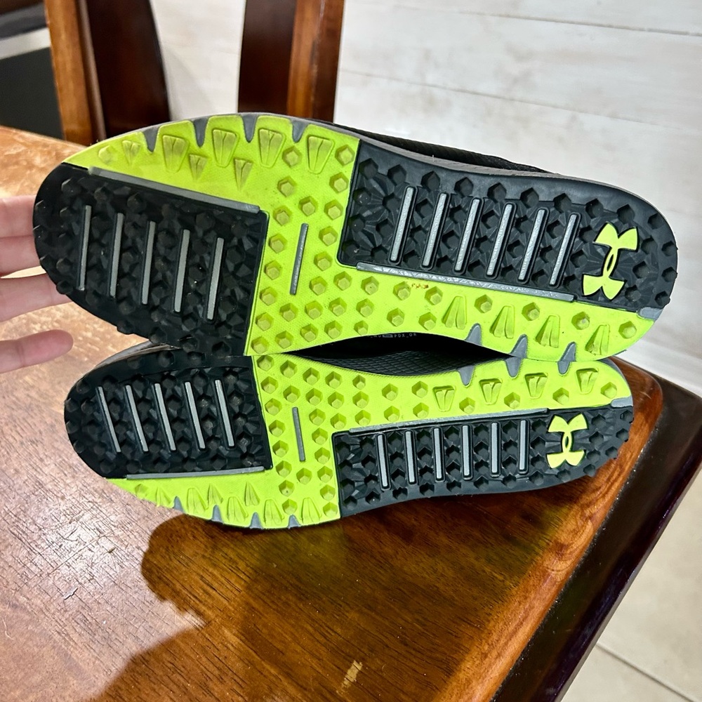 Under Armour Black and Gray spikeless golf Shoes - Picture 4 of 7
